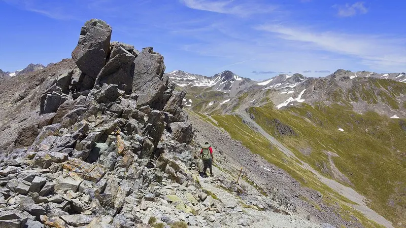 Angelus Hut via Pinchgut Track and Robert Ridge Route